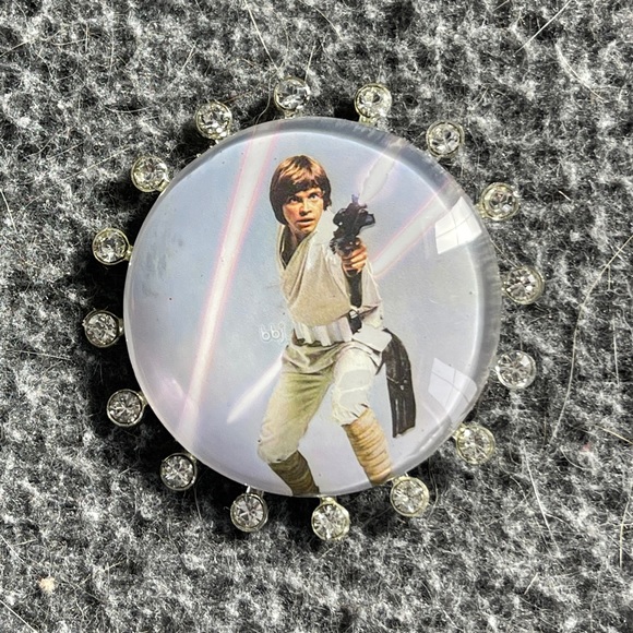 Luke Skywalker Diamond Rhinestone Framed Brooch - Picture 2 of 5
